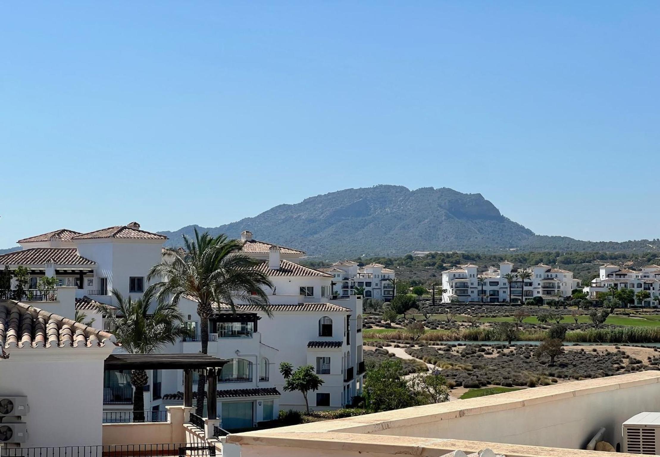 Stunning apartment with overflow pool and golf view
