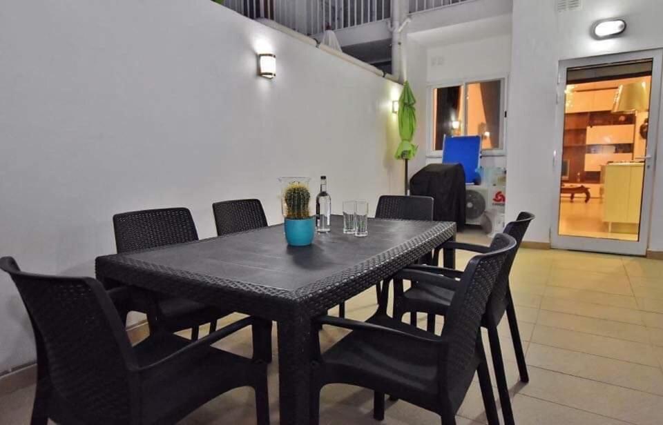 Sliema luxury 2 bedrooms apartment view 5