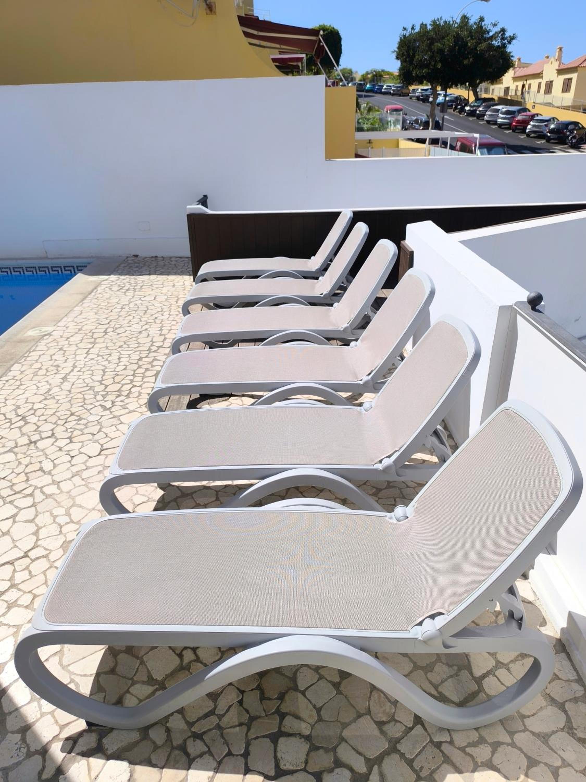 BEAUTIFUL VILLA - 4 bedrooms, heated pool, 2 priv car park places, fibre net, PS5, tv channels view 5