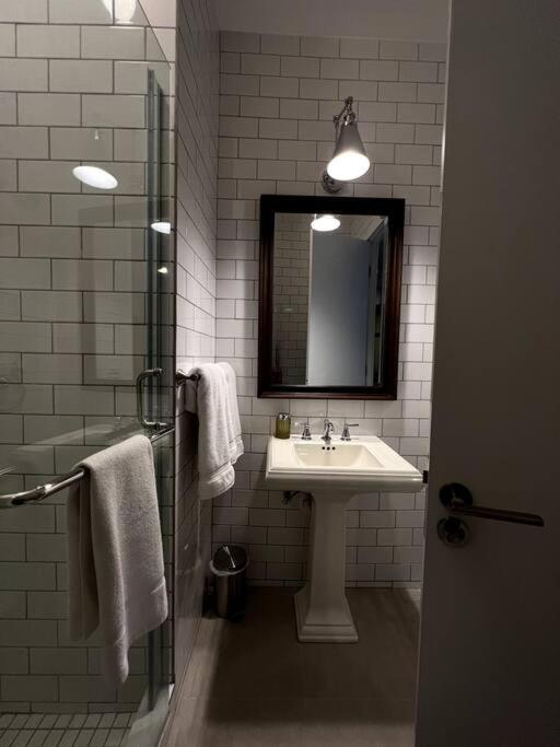 Beautifull 1BR Apt With Comfy Hotel Linens view 2