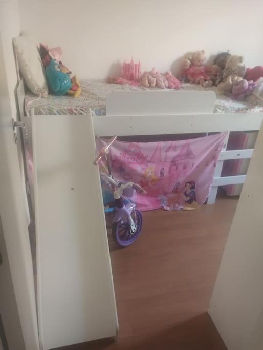 Apto condomínio portaria 24 hrs