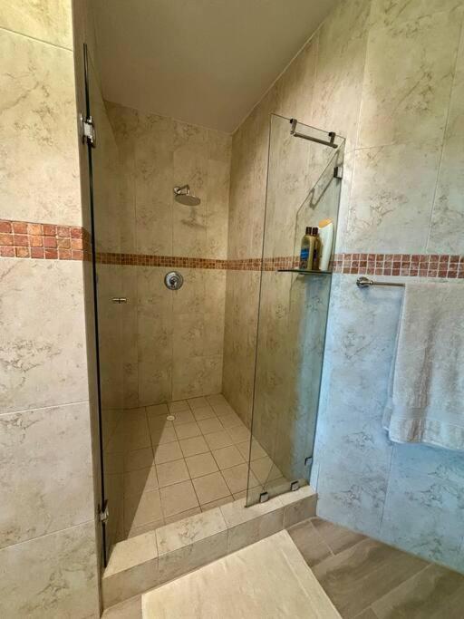 Stunning 1BR Apt with Golf Course Views view 4