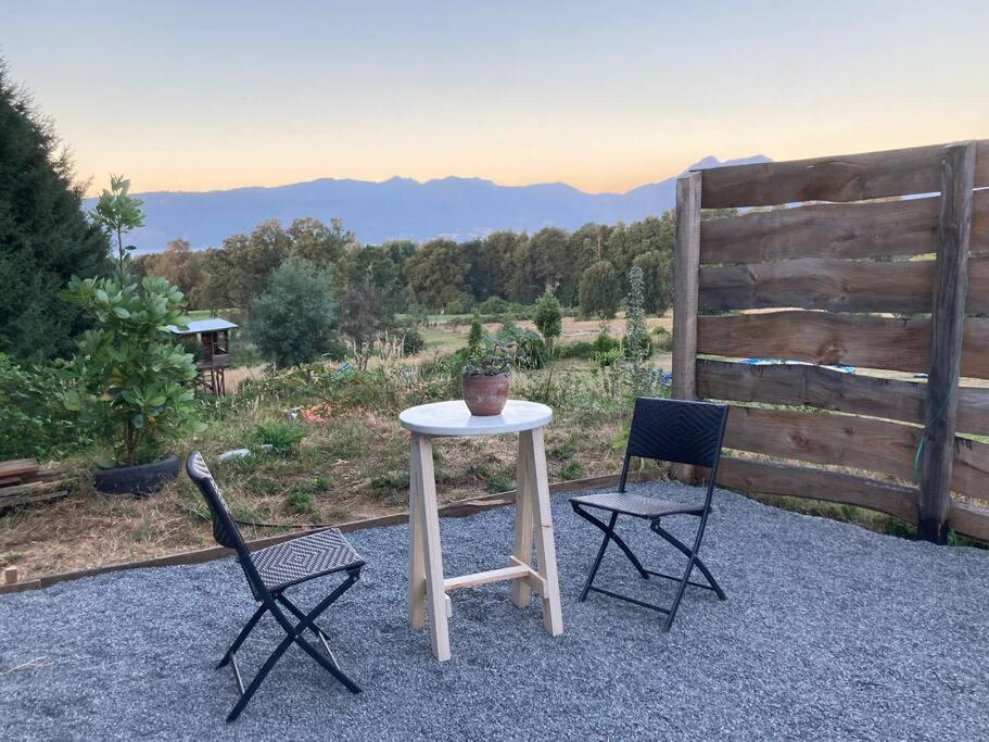 Studio con hermosa vista al lago y volcan, piscina