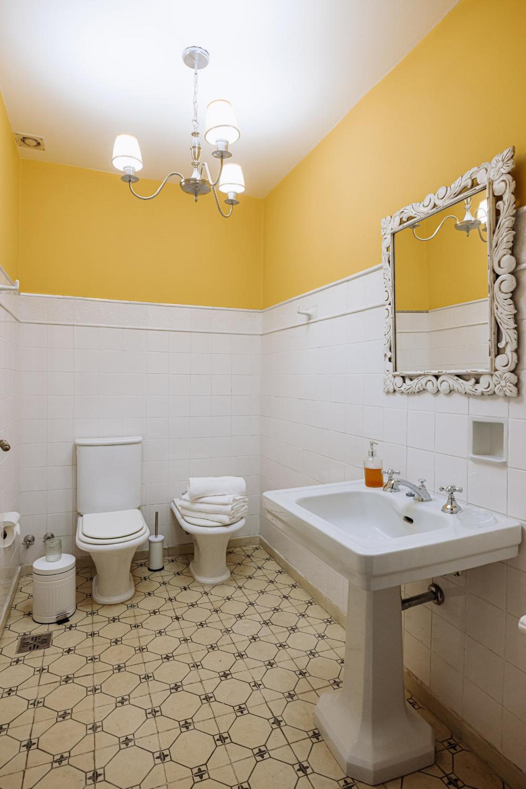 Luxurious 19th century mansion with jacuzzy y cine
