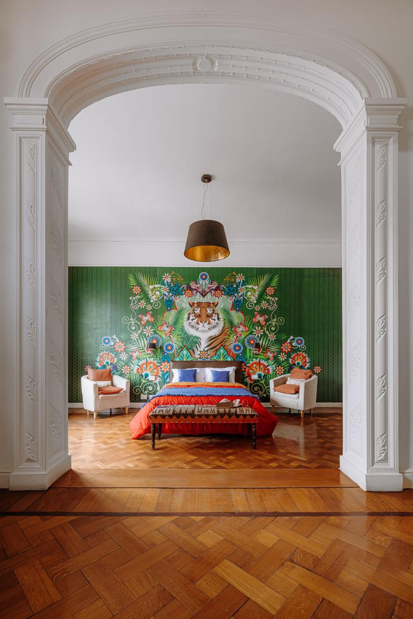 Luxurious 19th century mansion with jacuzzy y cine