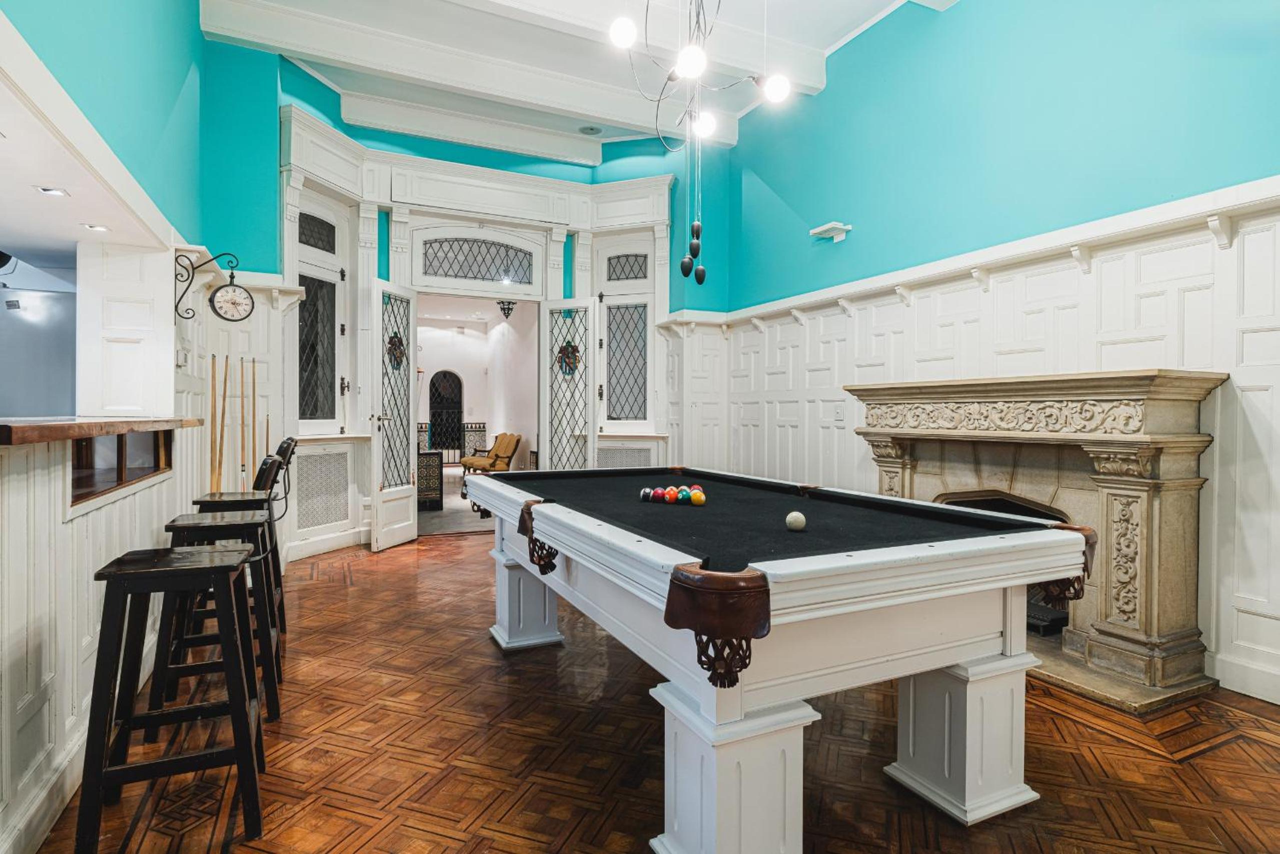 Luxurious 19th century mansion with jacuzzy y cine