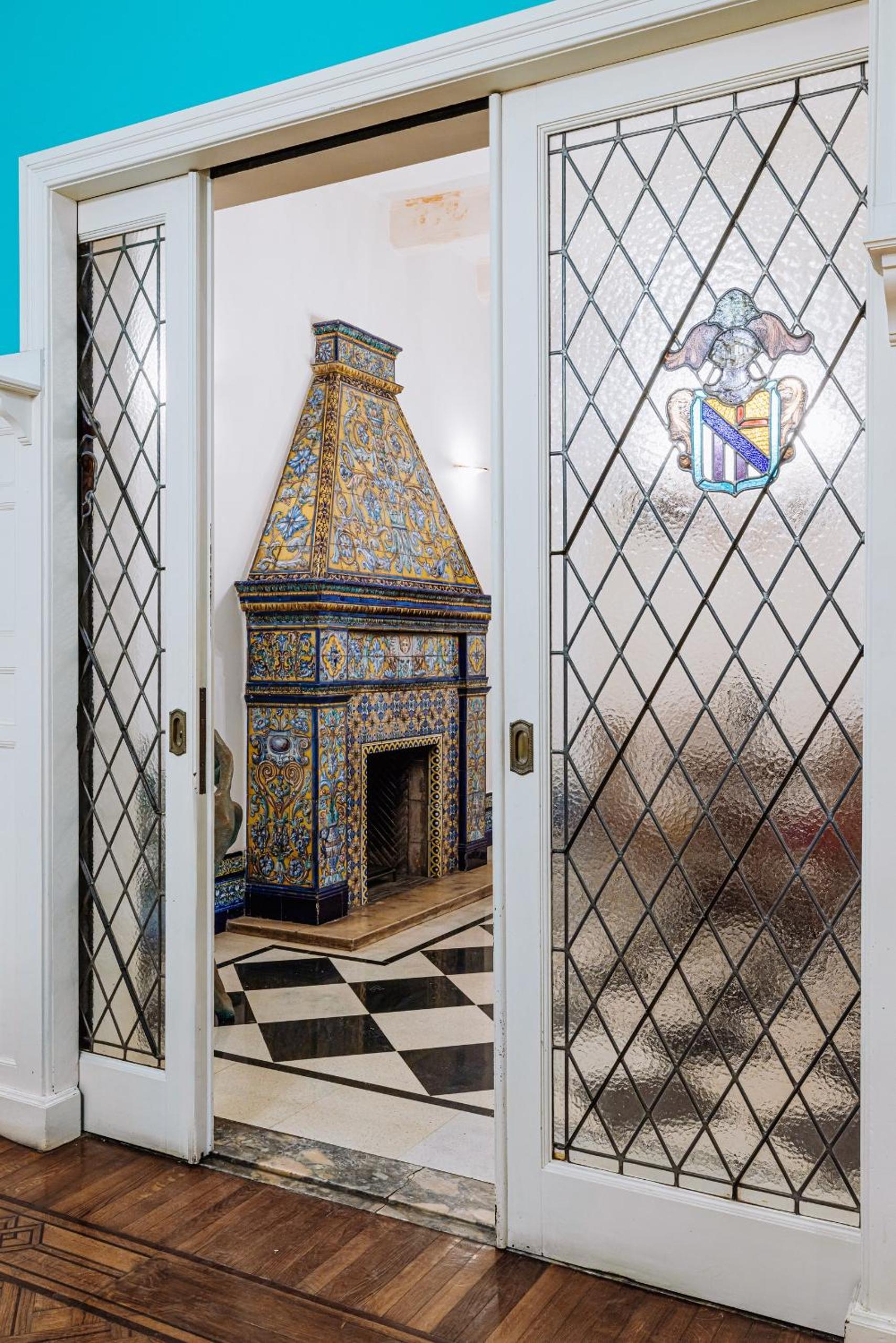 Luxurious 19th century mansion with jacuzzy y cine