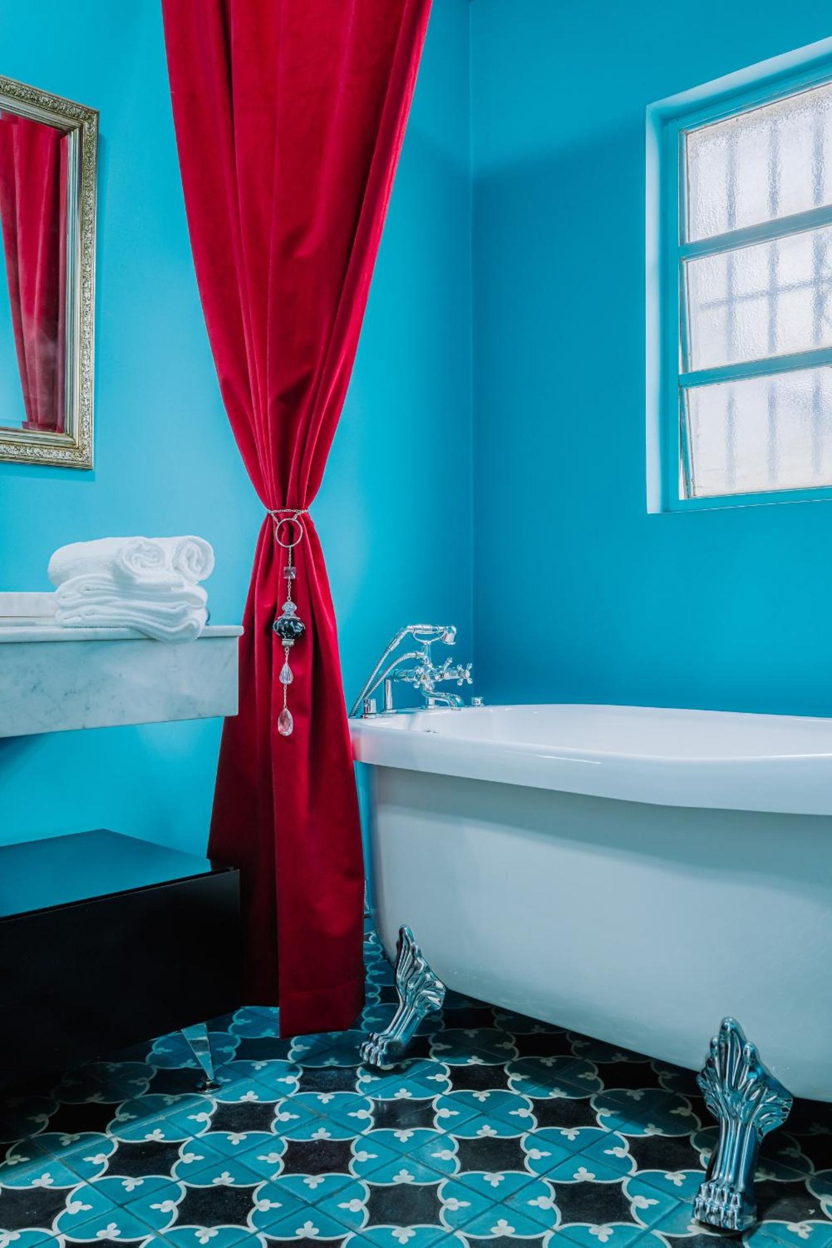 Luxurious 19th century mansion with jacuzzy y cine