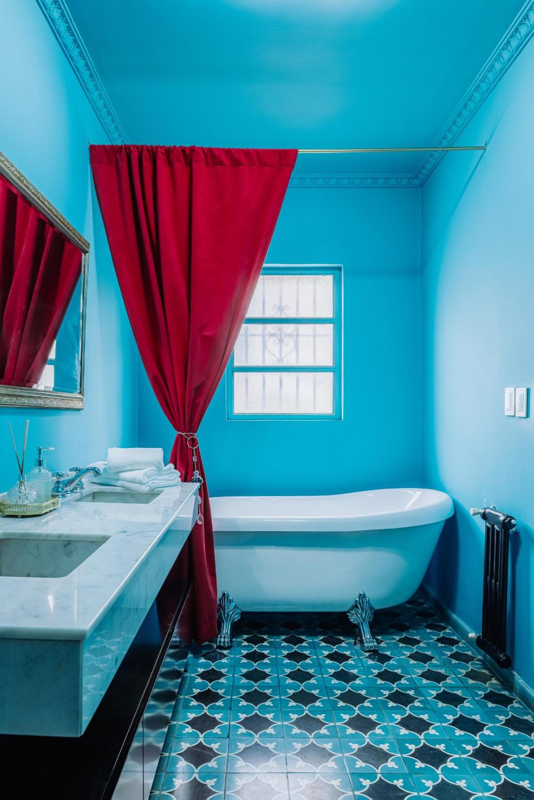 Luxurious 19th century mansion with jacuzzy y cine
