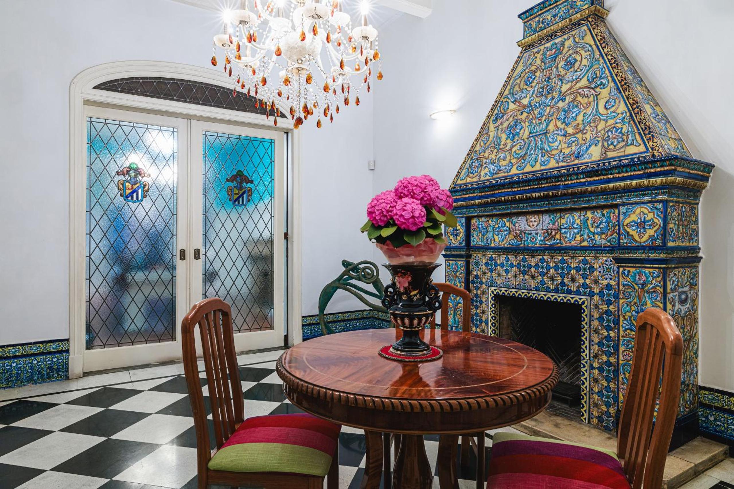 Luxurious 19th century mansion with jacuzzy y cine