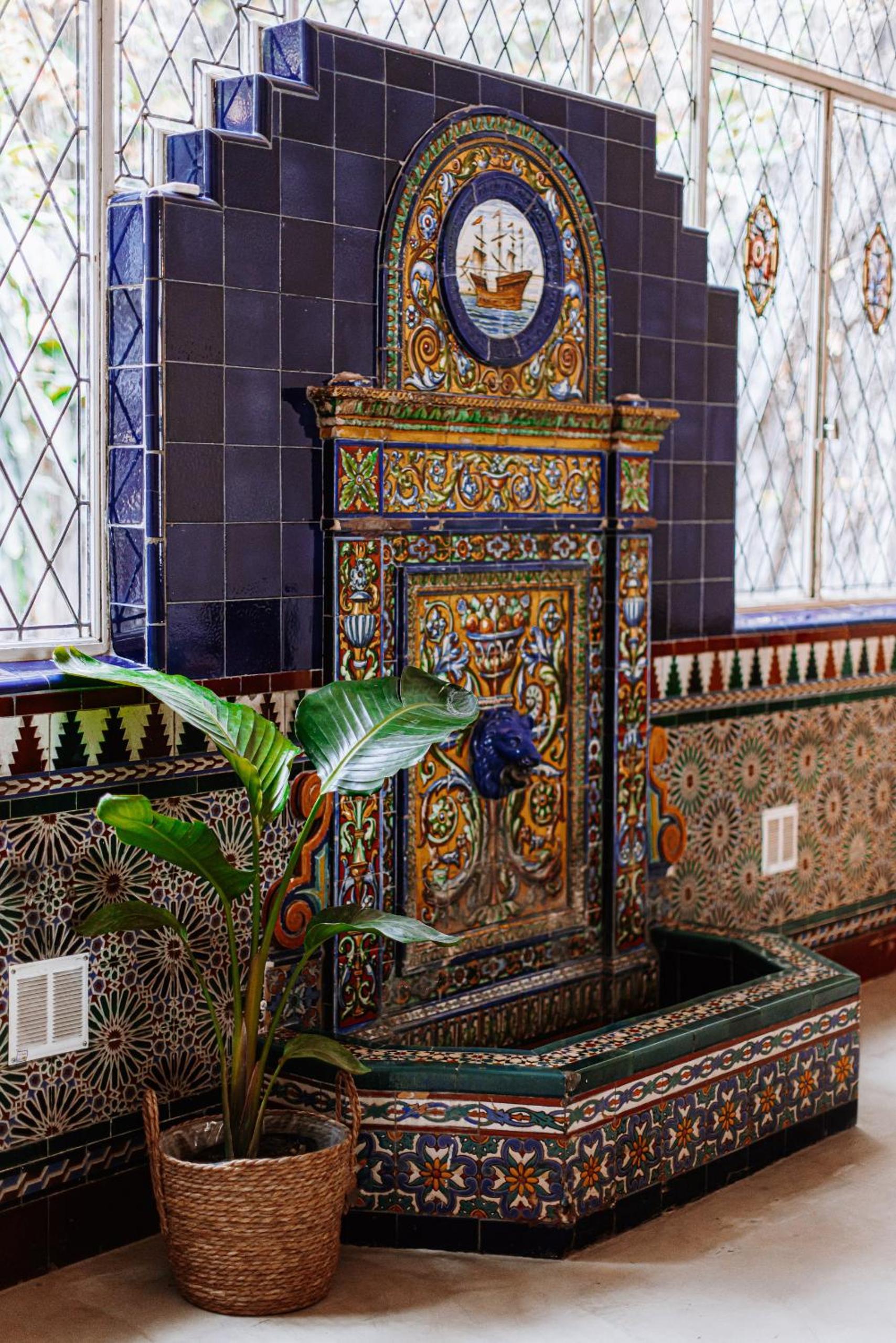 Luxurious 19th century mansion with jacuzzy y cine