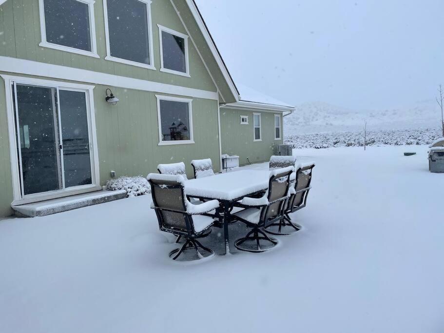 FarmHouse at Antelope Valley with Mountain views 5BR 4BA view 2