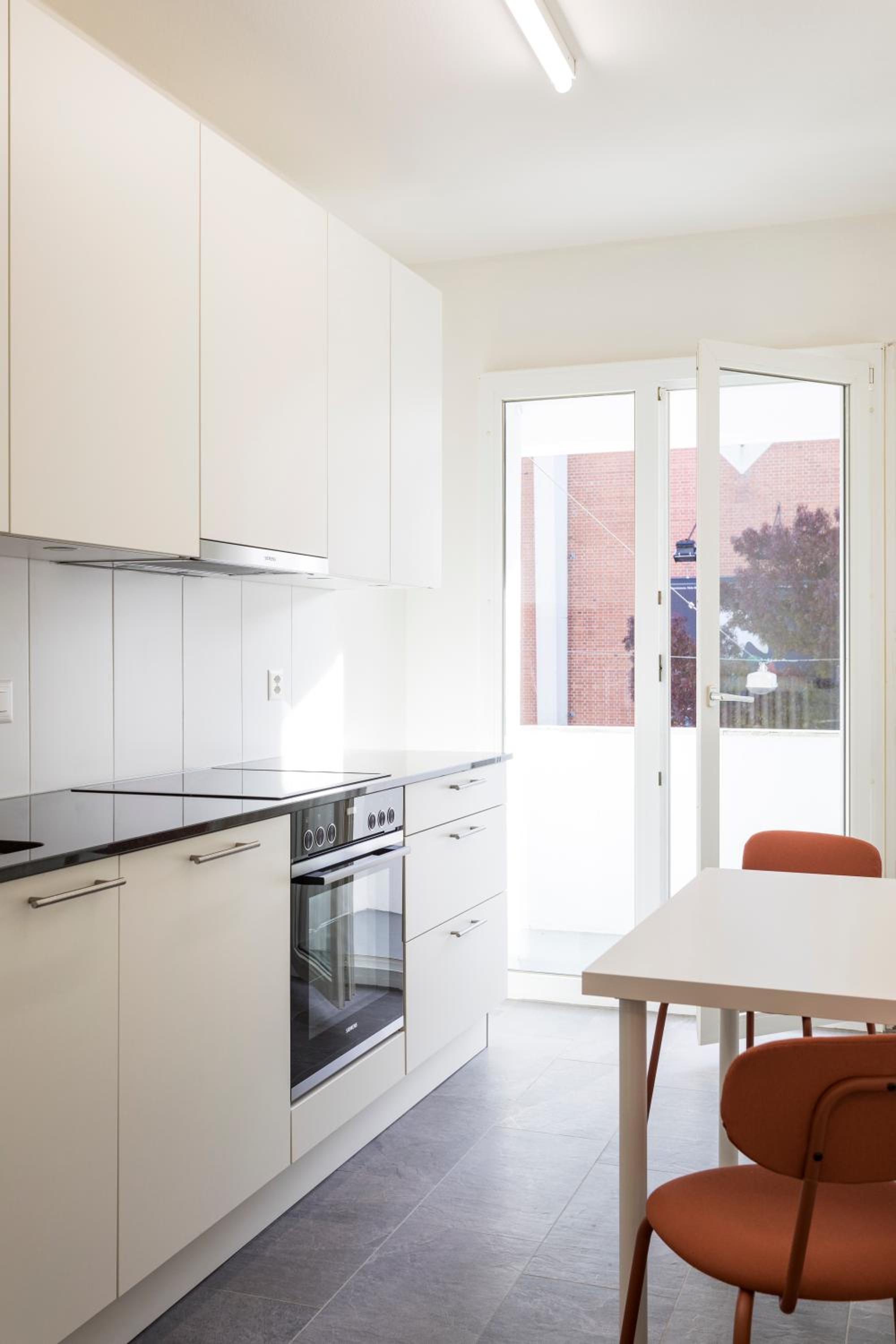 Modern appt opposite theatre, 7 min walk to Messe