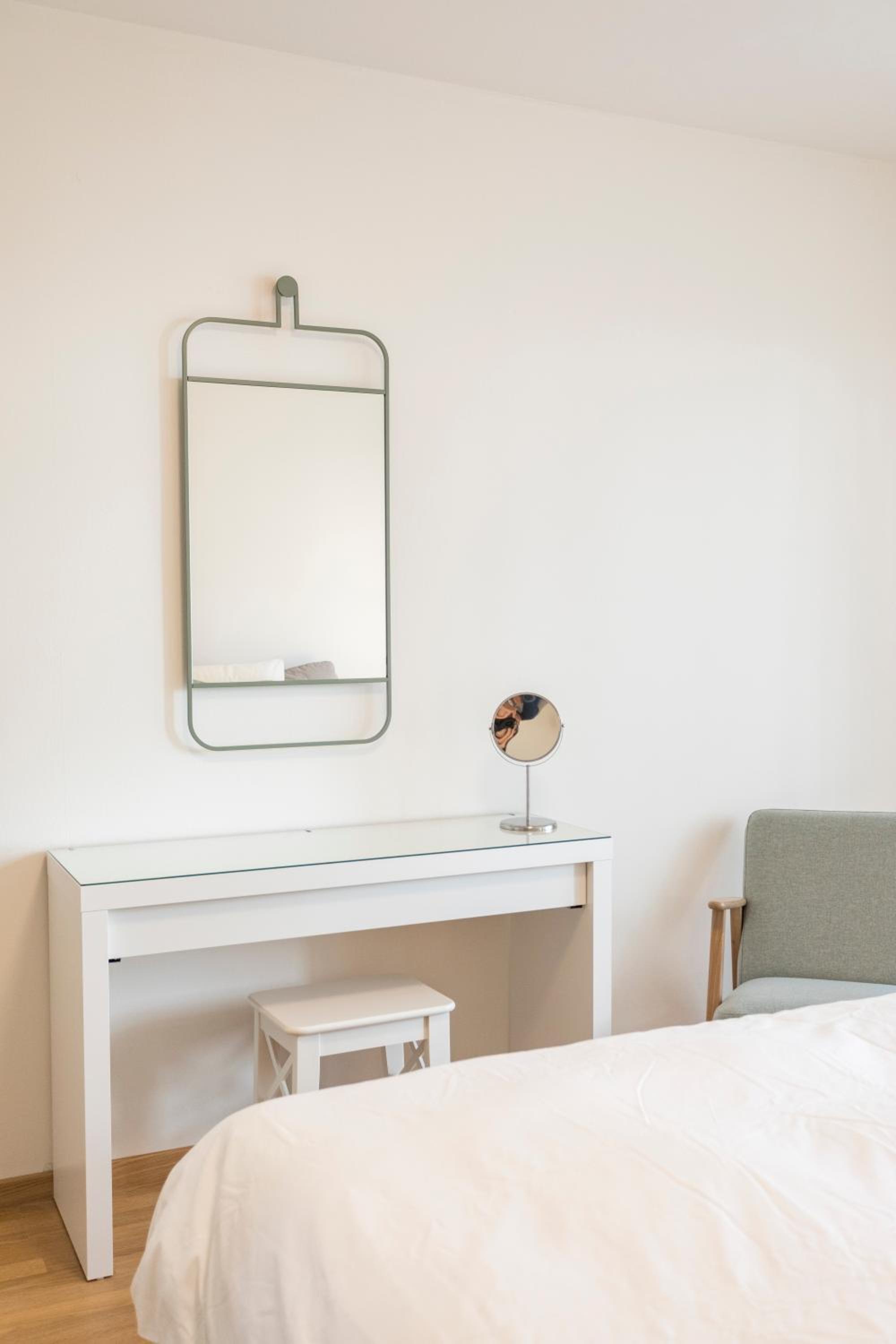 Modern appt opposite theatre, 7 min walk to Messe