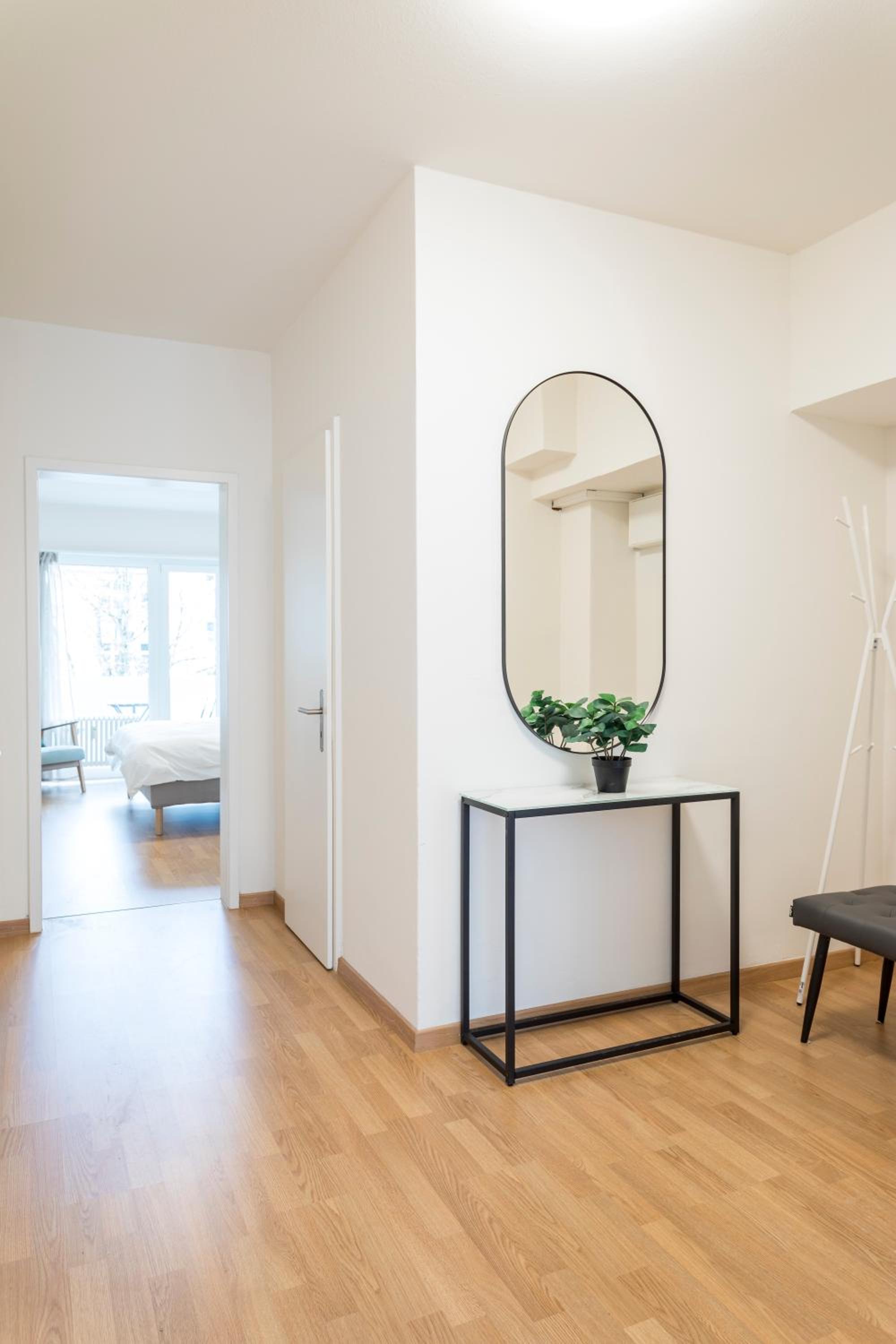 Modern appt opposite theatre, 7 min walk to Messe