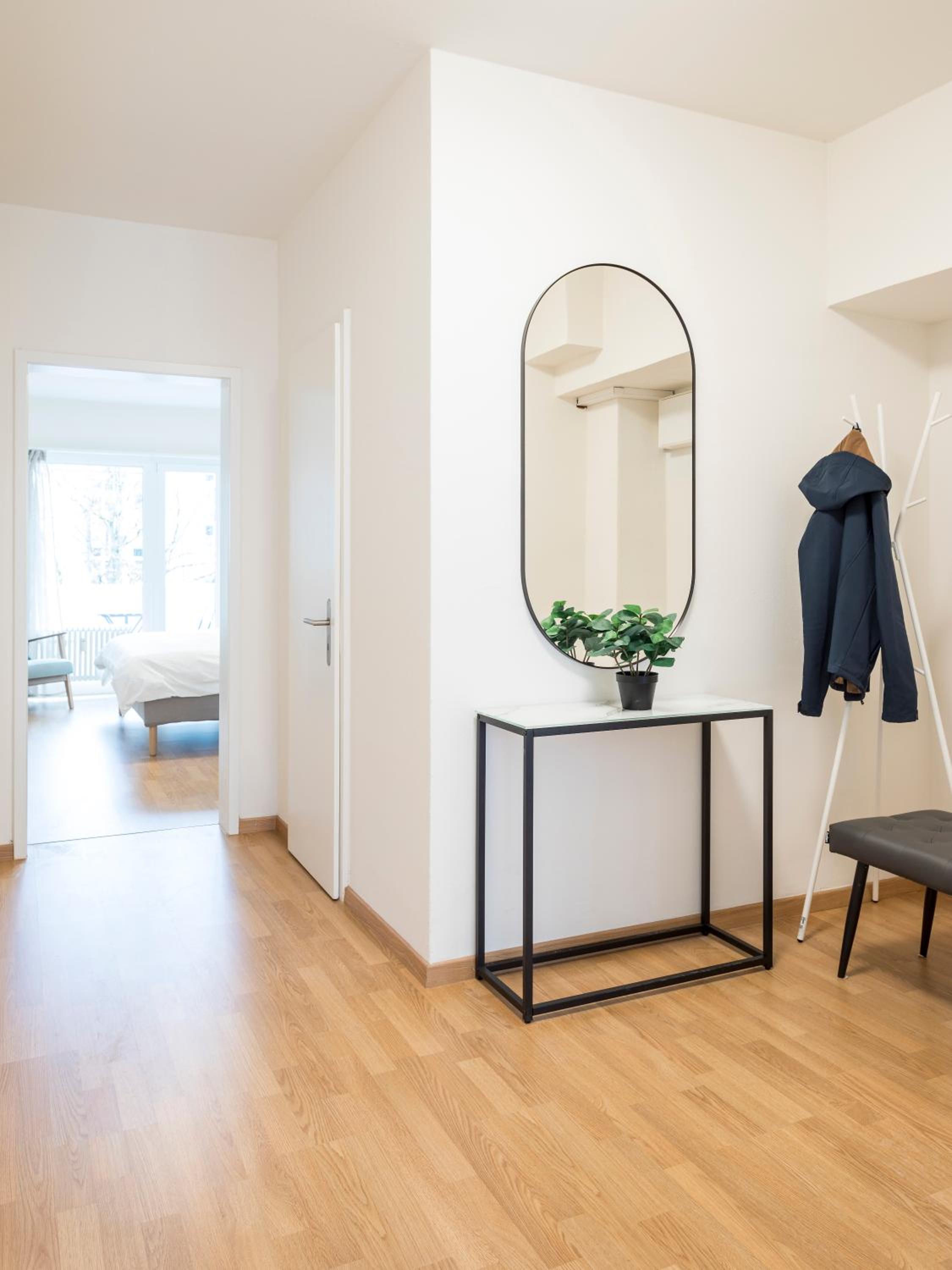 Modern appt opposite theatre, 7 min walk to Messe