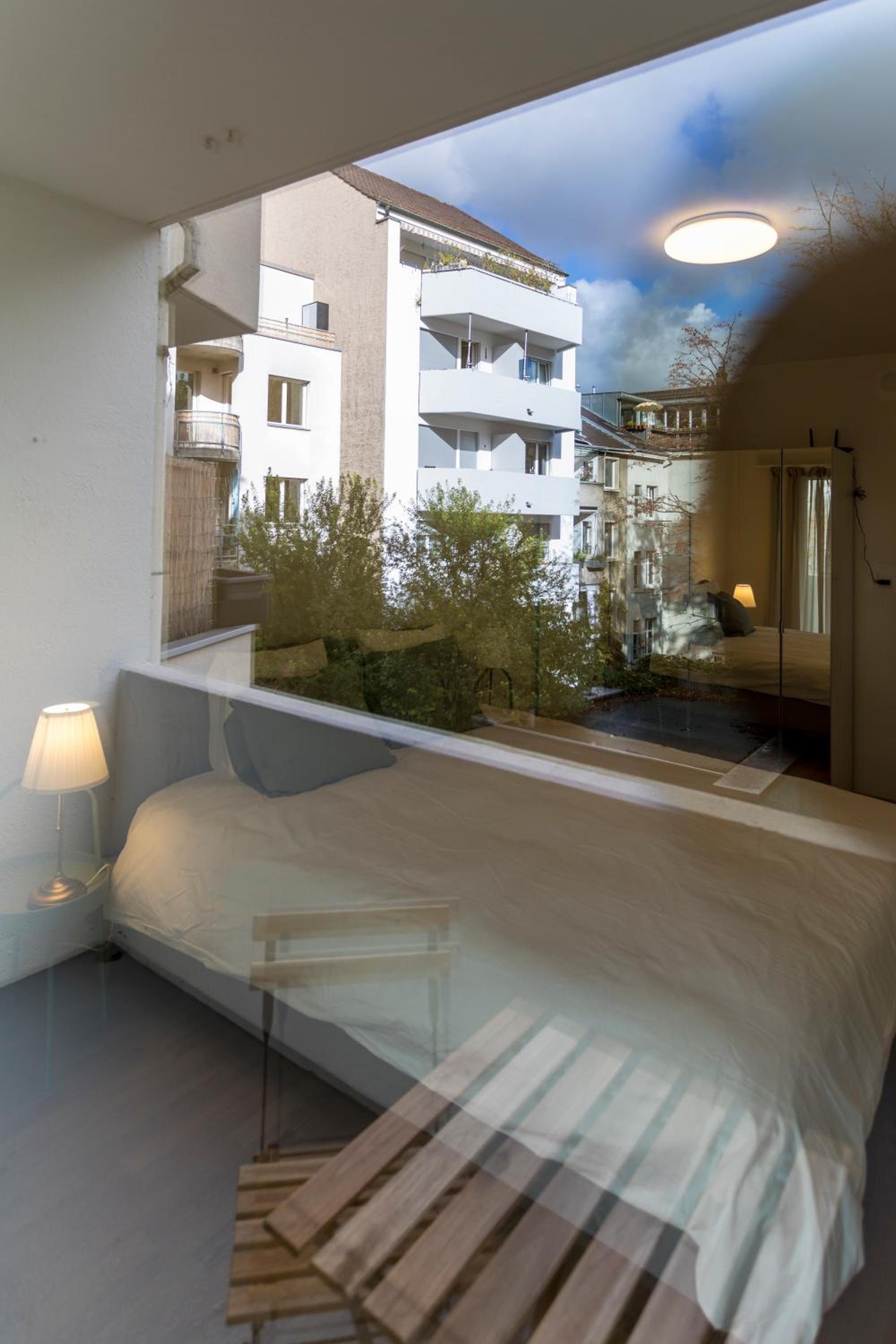 Modern appt opposite theatre, 7 min walk to Messe