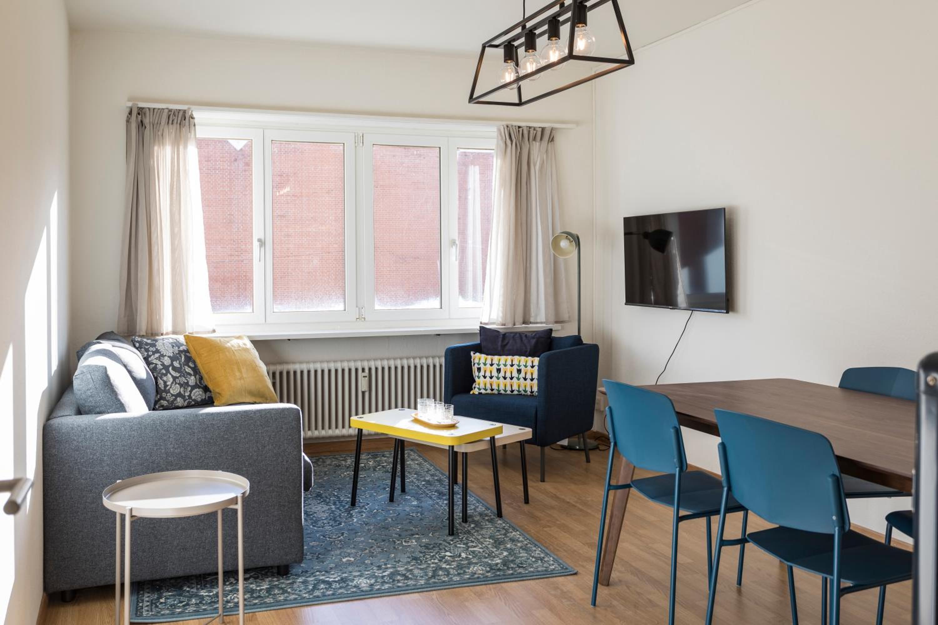 Modern appt opposite theatre, 7 min walk to Messe