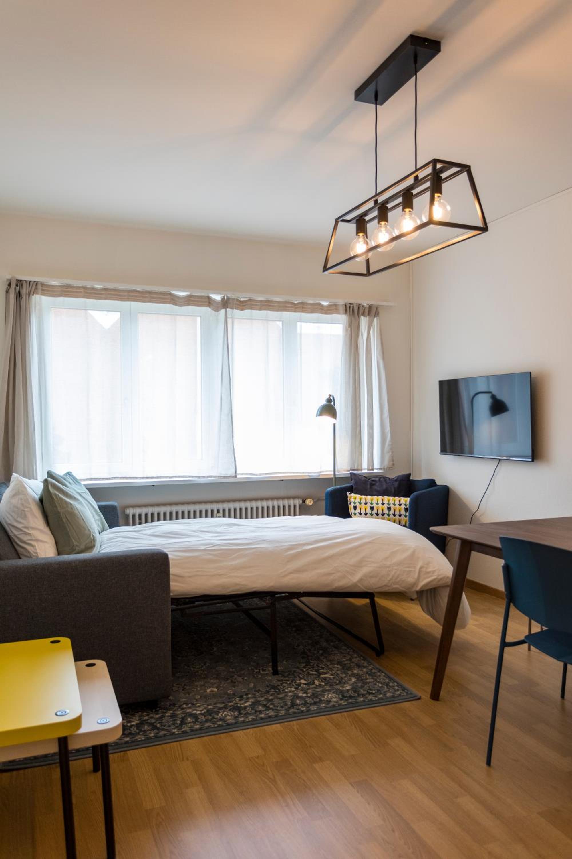 Modern appt opposite theatre, 7 min walk to Messe