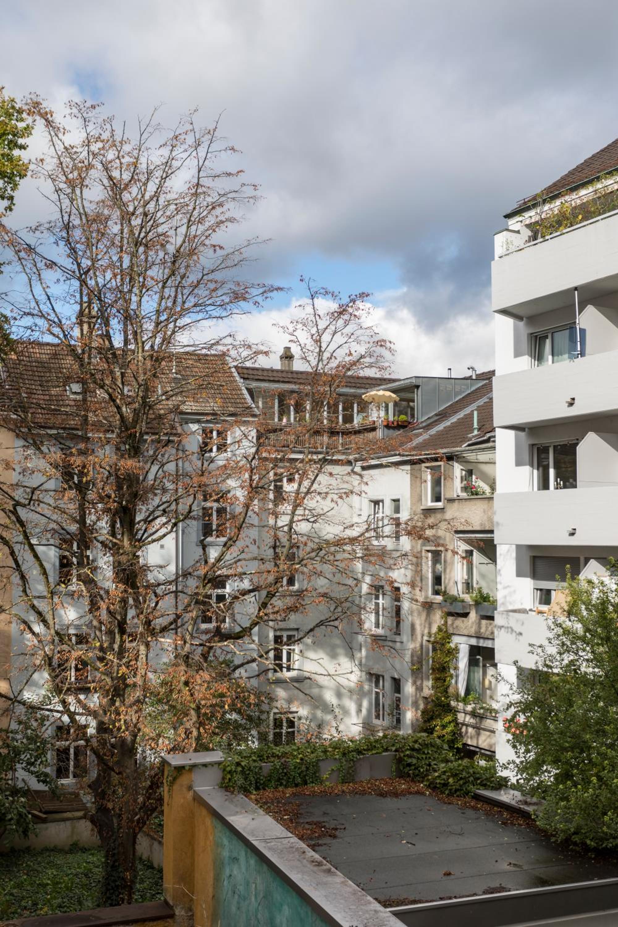 Modern appt opposite theatre, 7 min walk to Messe