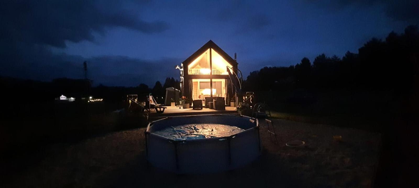 Domek Mazurski całoroczny nad jeziorem z sauną i Jacuzzi SPA