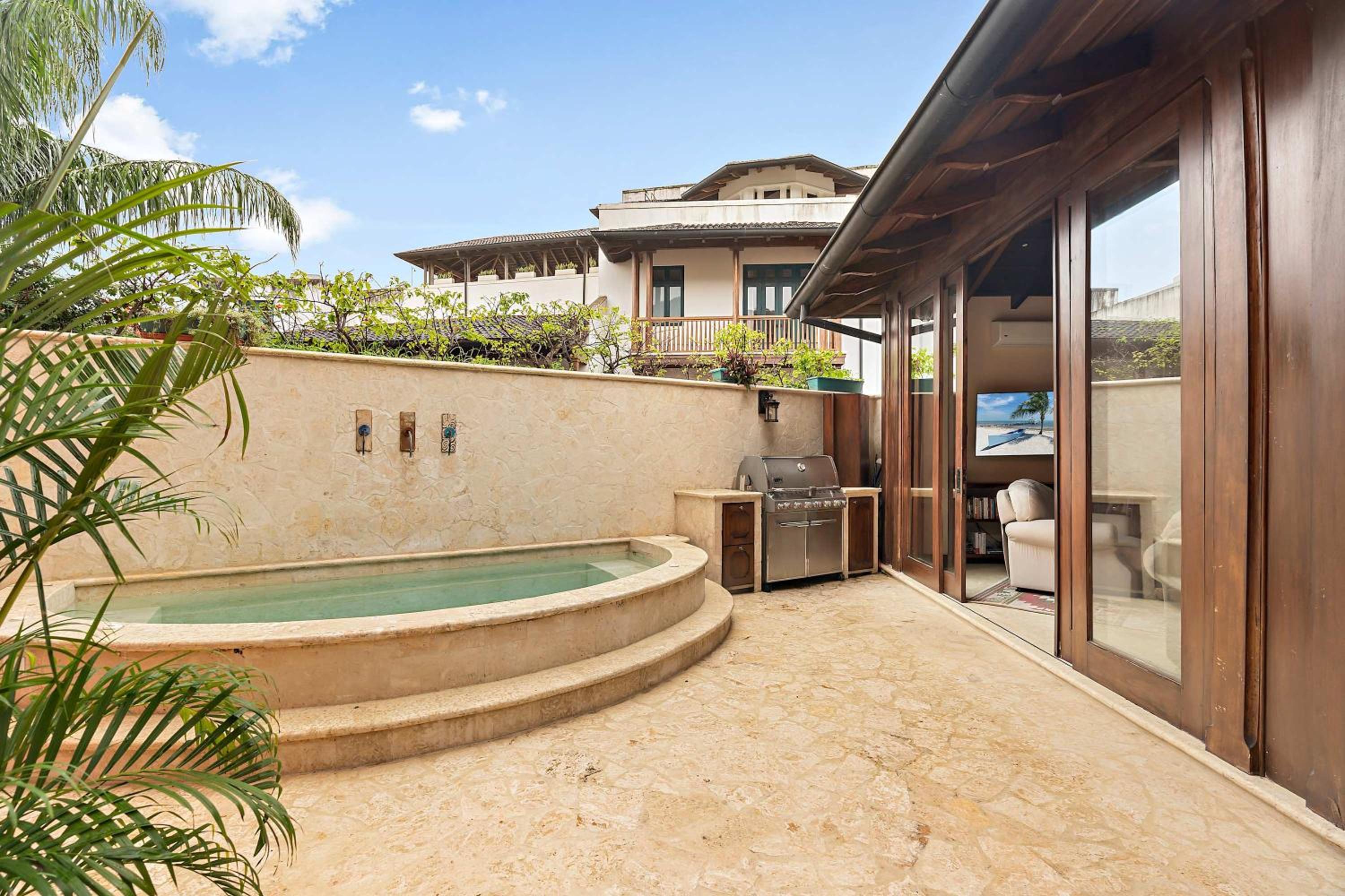Beautiful Villa Walk to Beach