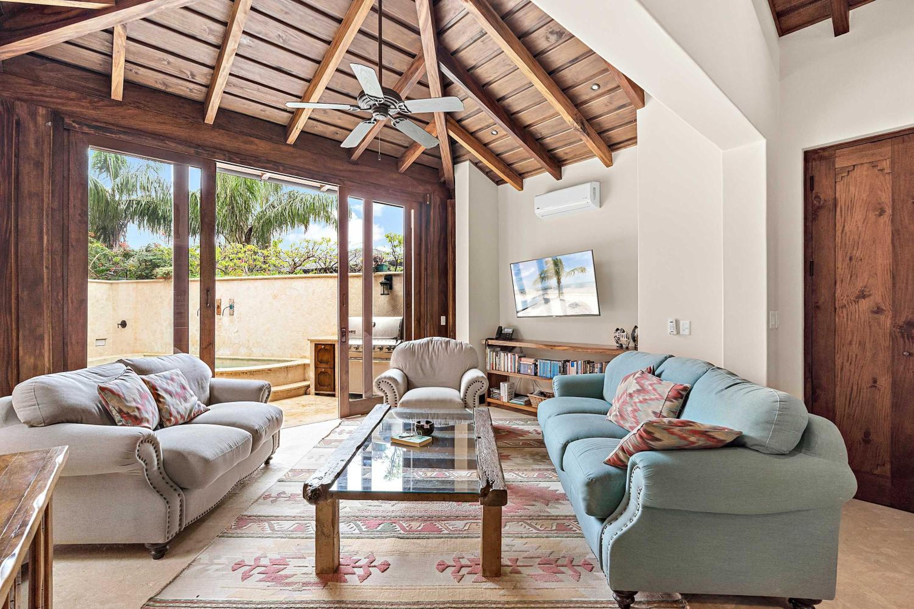 Beautiful Villa Walk to Beach