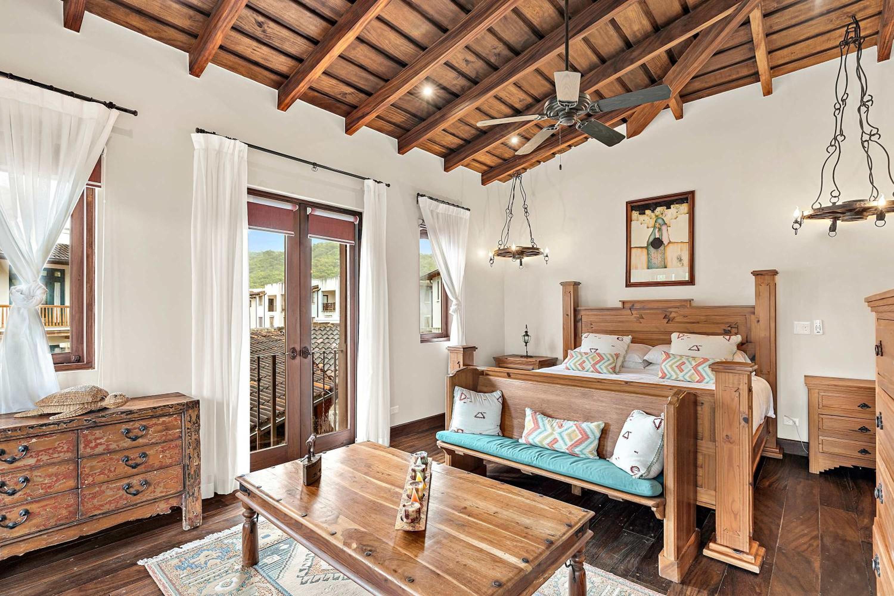 Beautiful Villa Walk to Beach