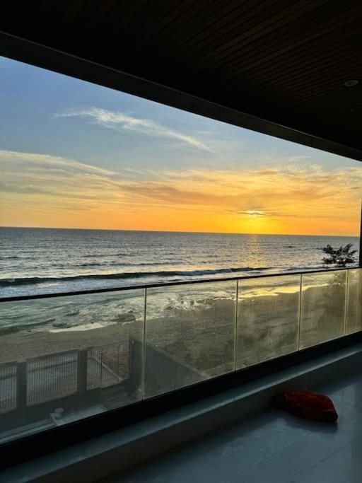 OceanView Ndayane by BlueHorizons - Villa pieds dans l'eau, piscine privée, vue océan
