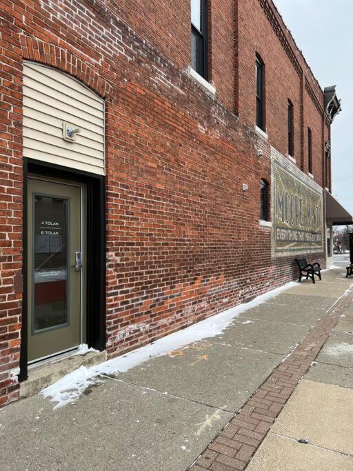 Spacious, Vibrant Downtown Apt Between Ann Arbor and Detroit