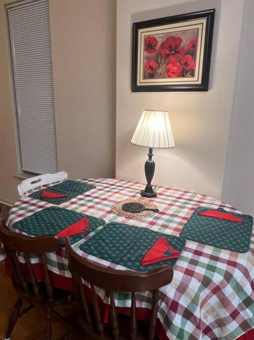 Spacious, Vibrant Downtown Apt Between Ann Arbor and Detroit view 4