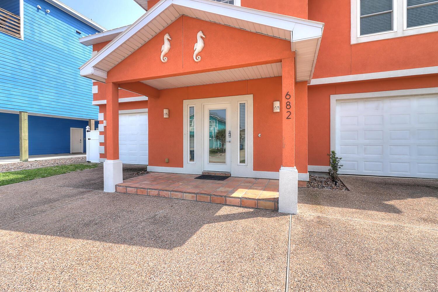 Orange Seahorse House KD682