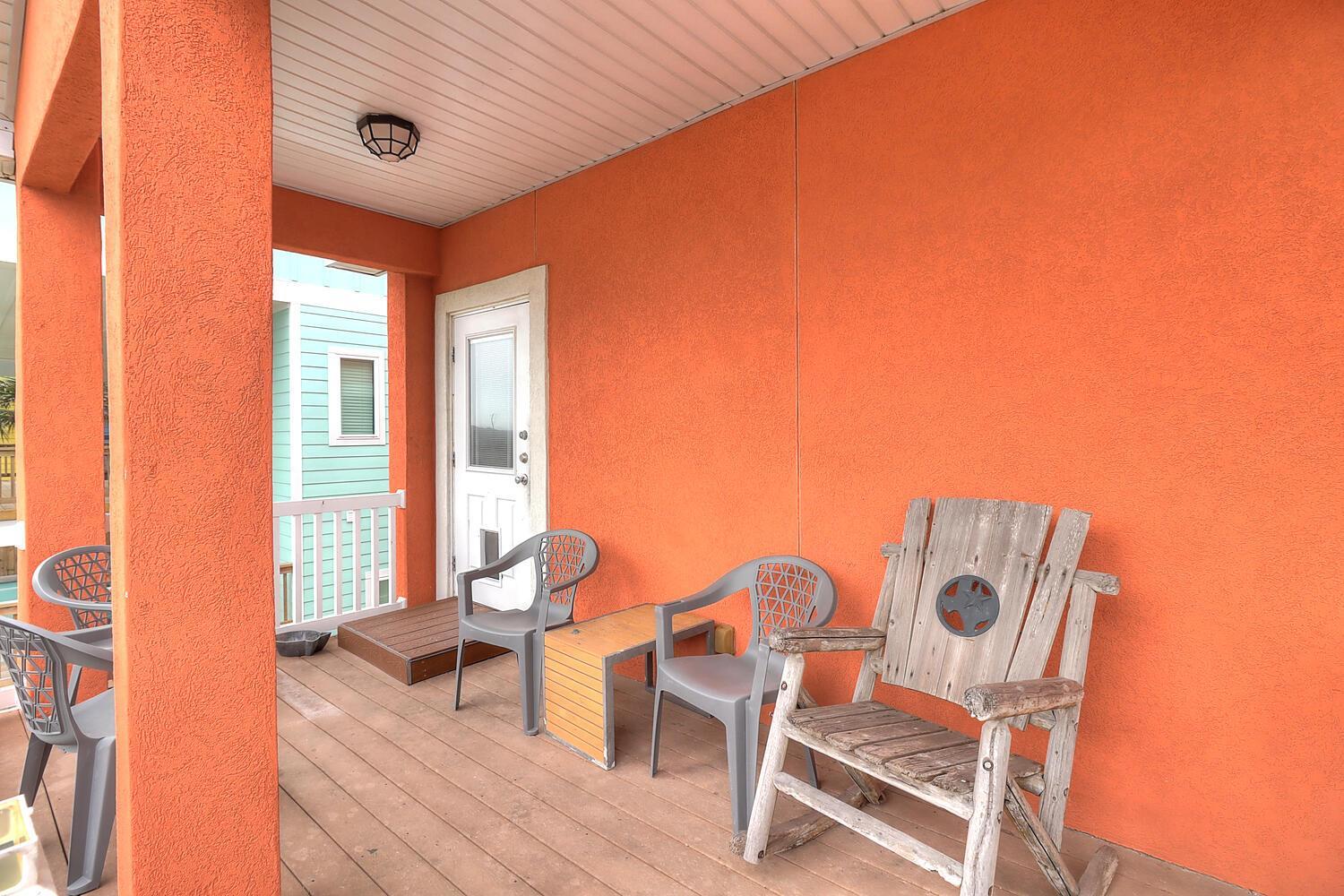 Orange Seahorse House KD682