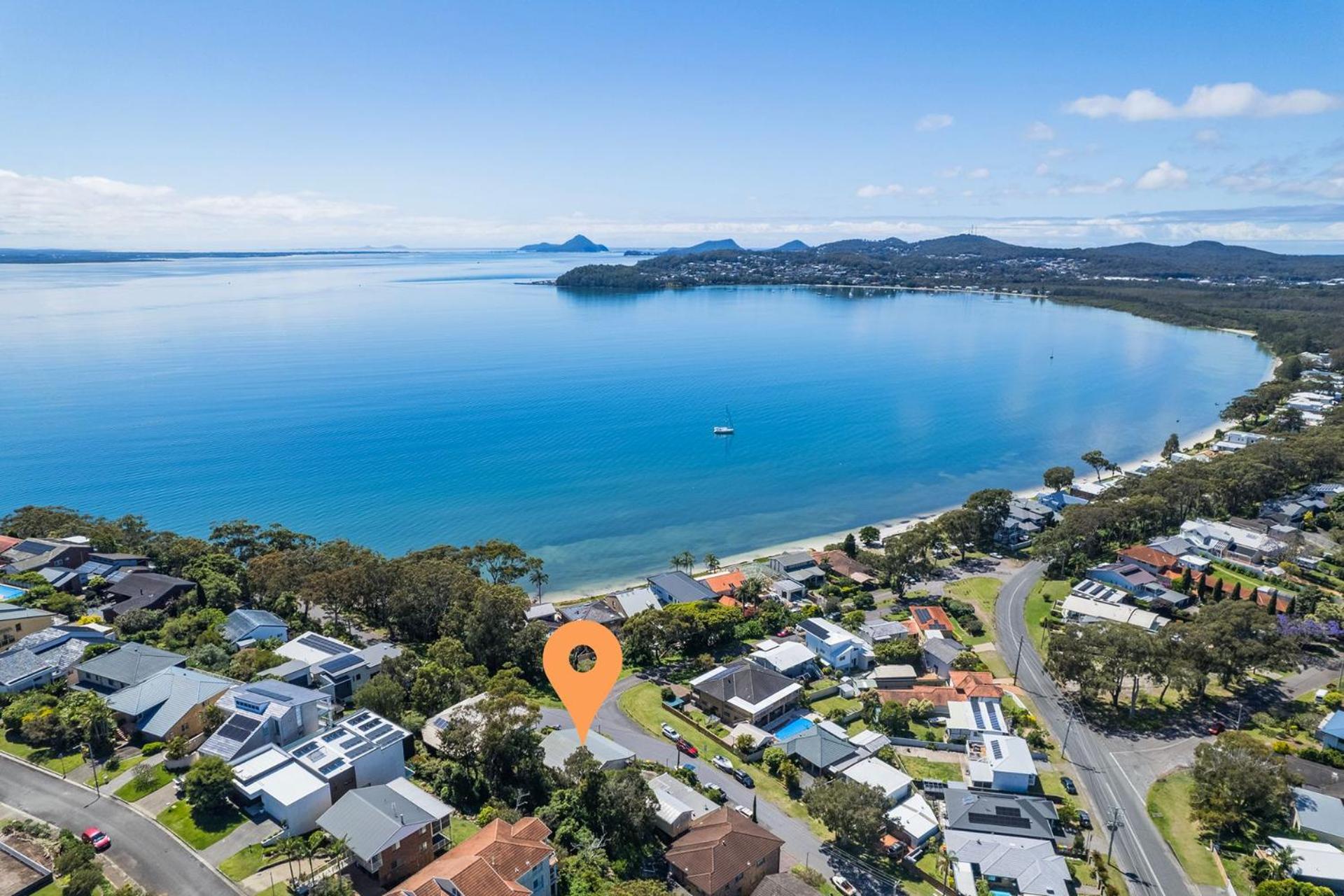 Wanda Up, 80 Randall Dr - spectacular views, aircon and Wi-Fi