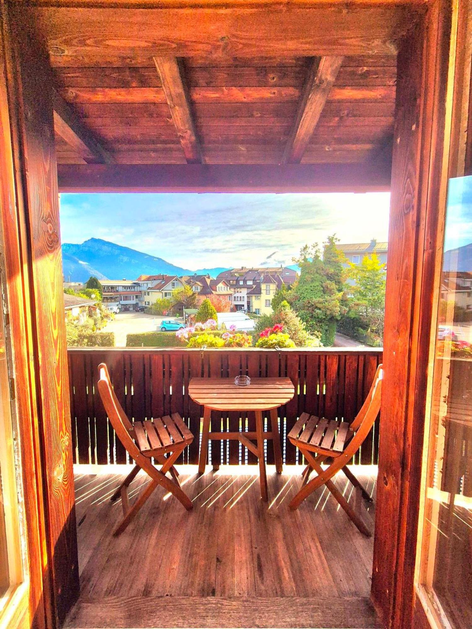CASA UNO Heimeliges Chalet mitten in Spiez view 2