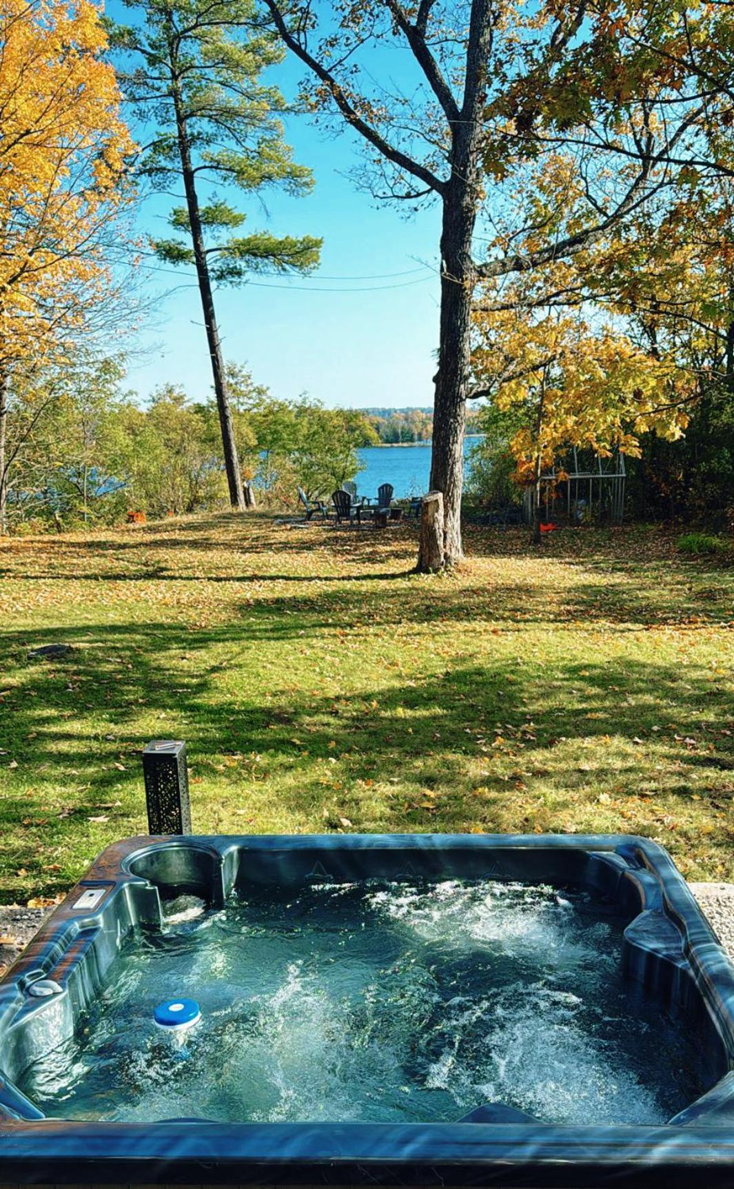 Lakeview Cottage with Private Swimming Pool