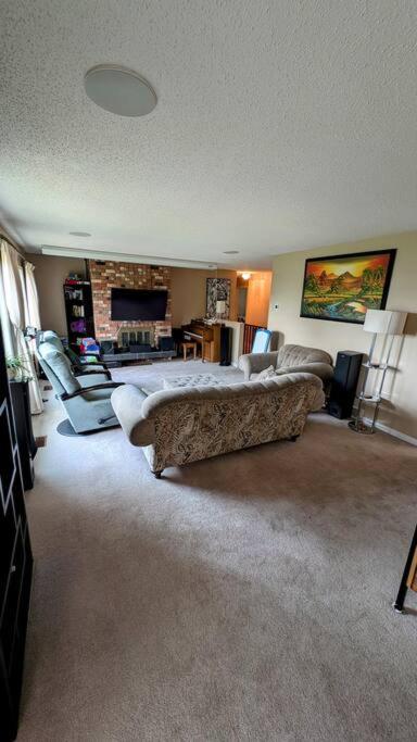Spacious West Kelowna Home that is great for family, friends, or business trip!