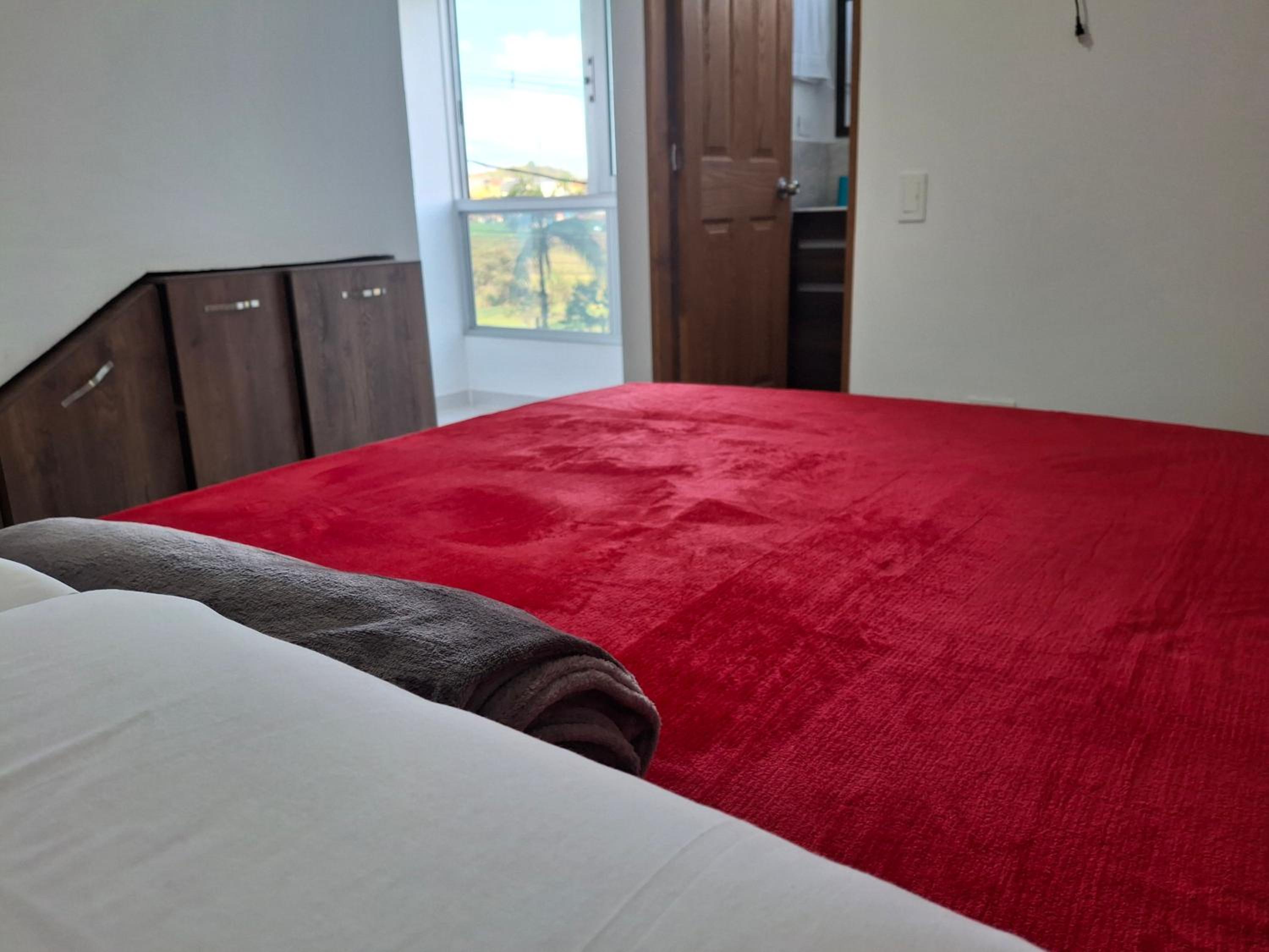Acogedor Apartamento de 3 dormitorios con baños privados - Guatapé Antioquia