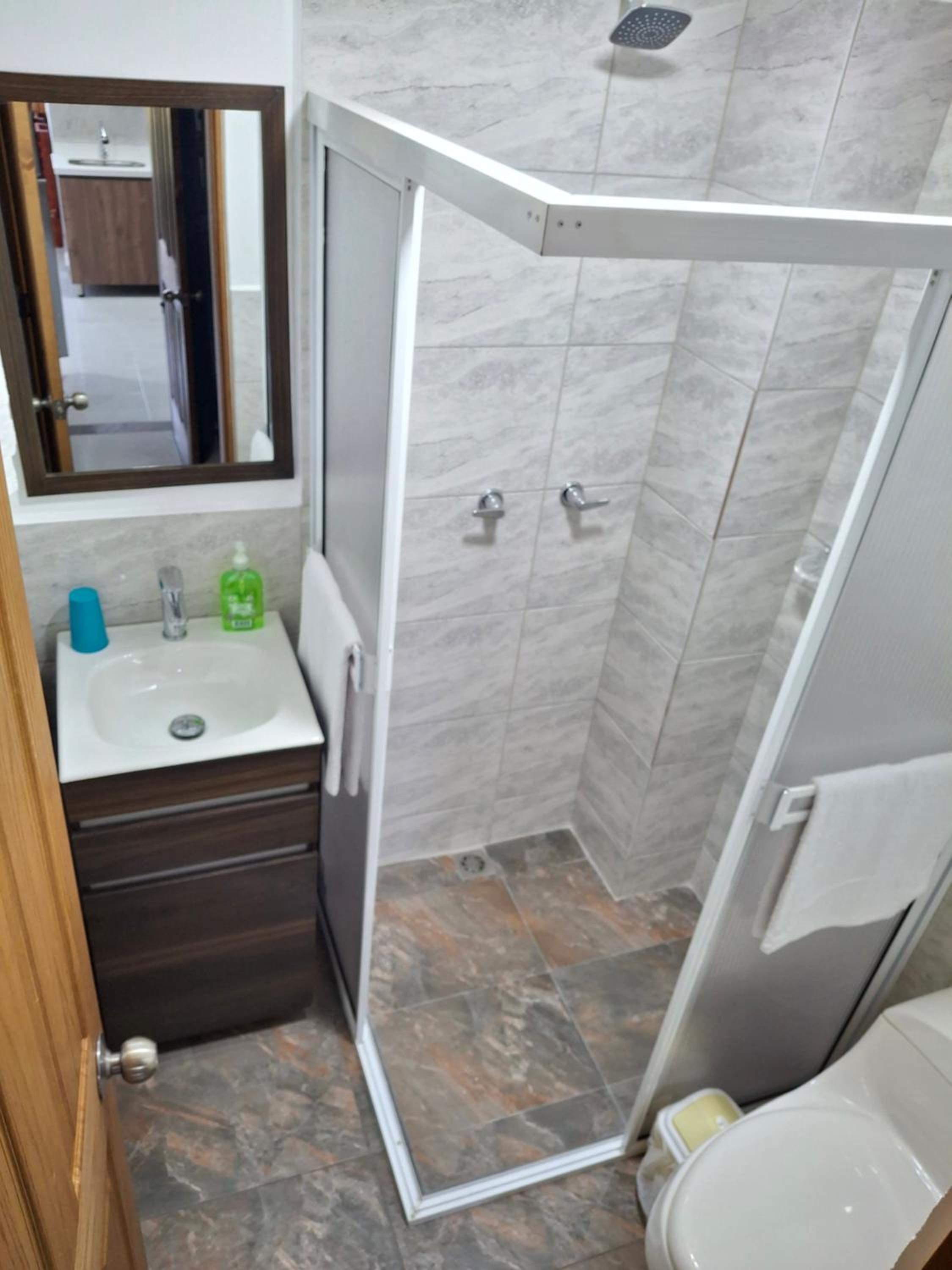 Acogedor Apartamento de 3 dormitorios con baños privados - Guatapé Antioquia