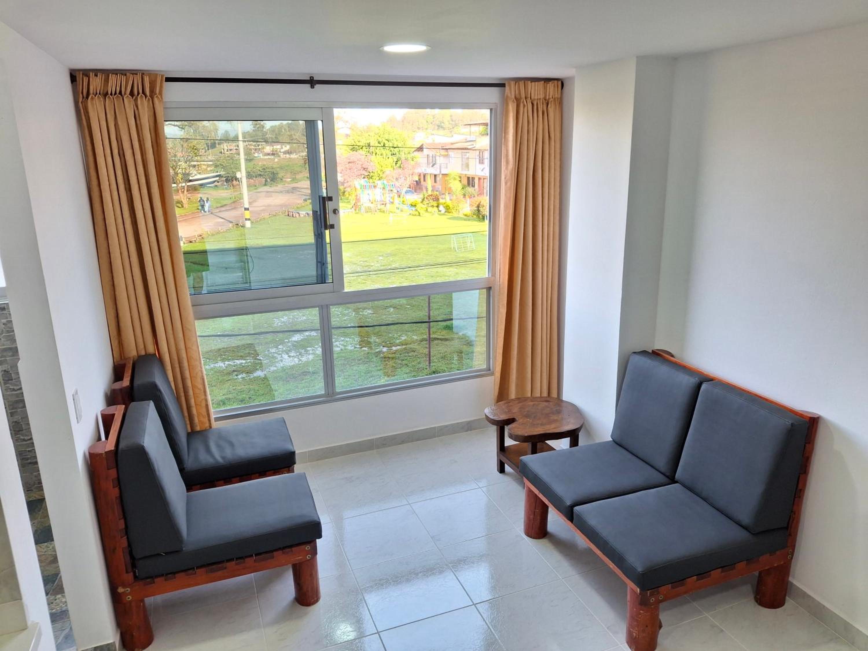 Acogedor Apartamento de 3 dormitorios con baños privados - Guatapé Antioquia