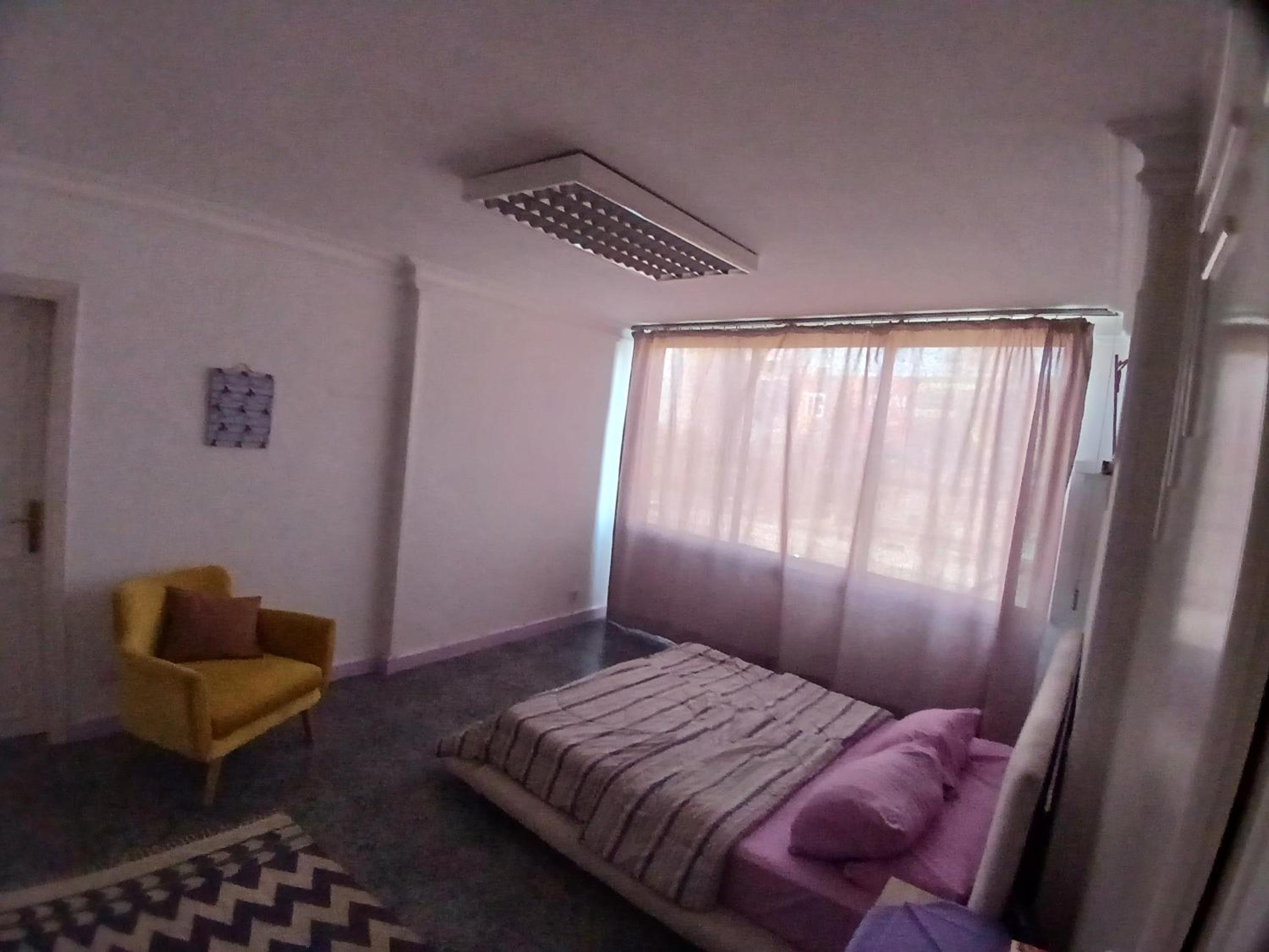 Downtown super apartment