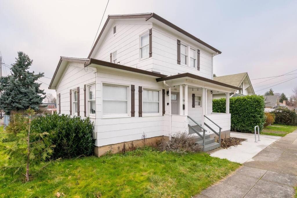 Stay Portland - Charming East Portland Base, Explore and Unwind view 5