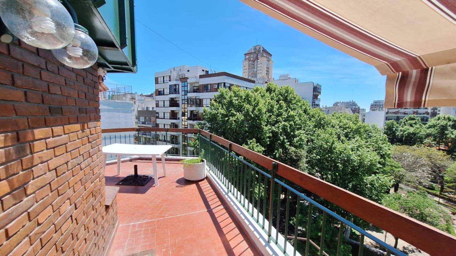 Dúplex luminoso de categoría con Balcon Terraza