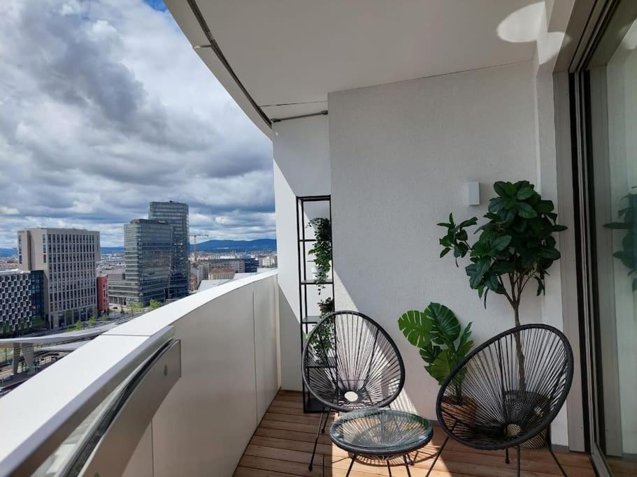 Balcony I 5 Minutes to Belvedere I Great Location 2 Minutes to Main station