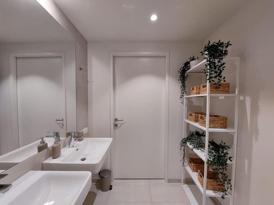 Balcony I 5 Minutes to Belvedere I Great Location 2 Minutes to Main station