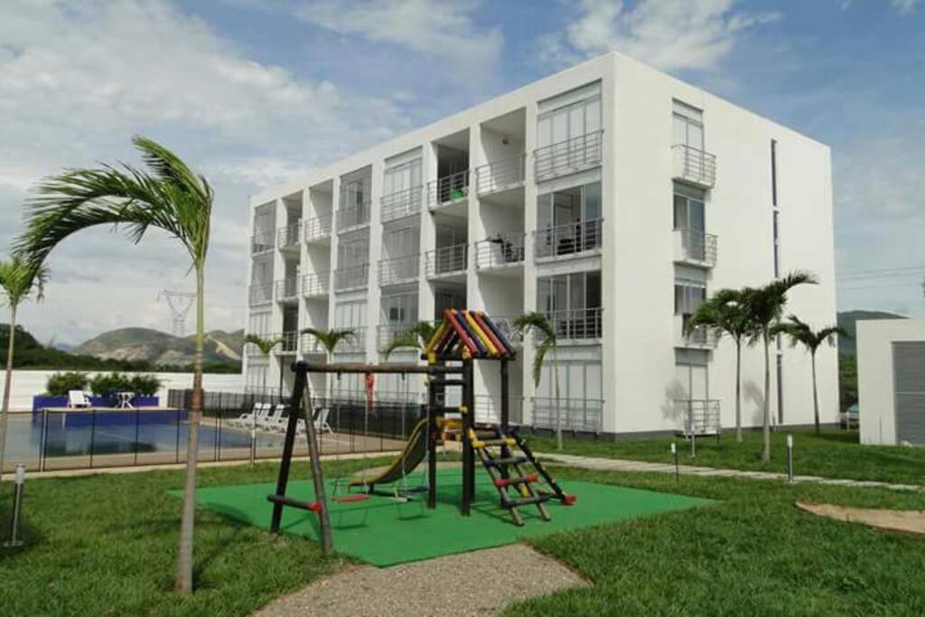 Hermoso conjunto residencial con piscina