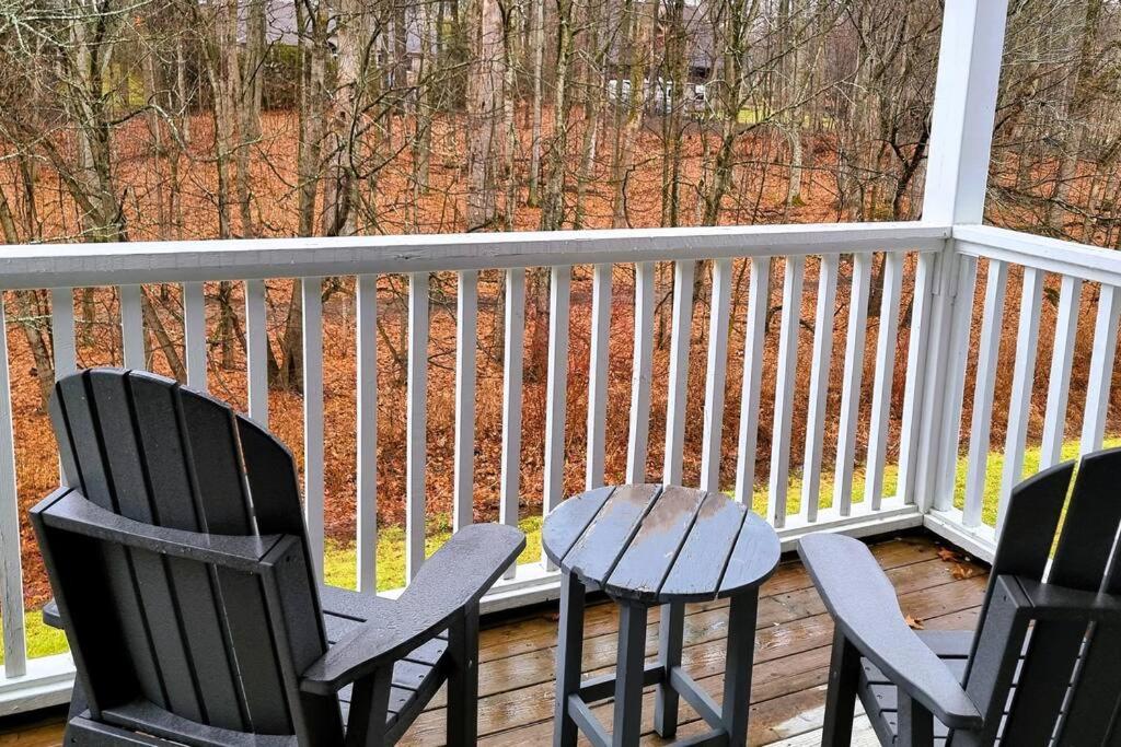 Country Retreat in Horseshoe Valley with 2 bdrs