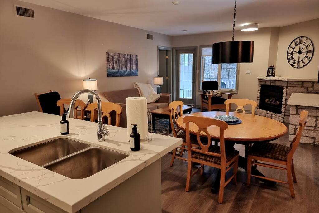 Country Retreat in Horseshoe Valley with 2 bdrs