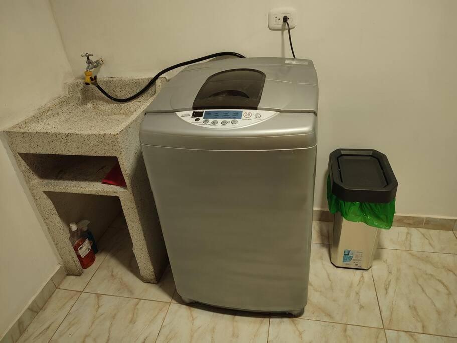 Cómodo cerca al Arboleda, Circunvalar, escritorio