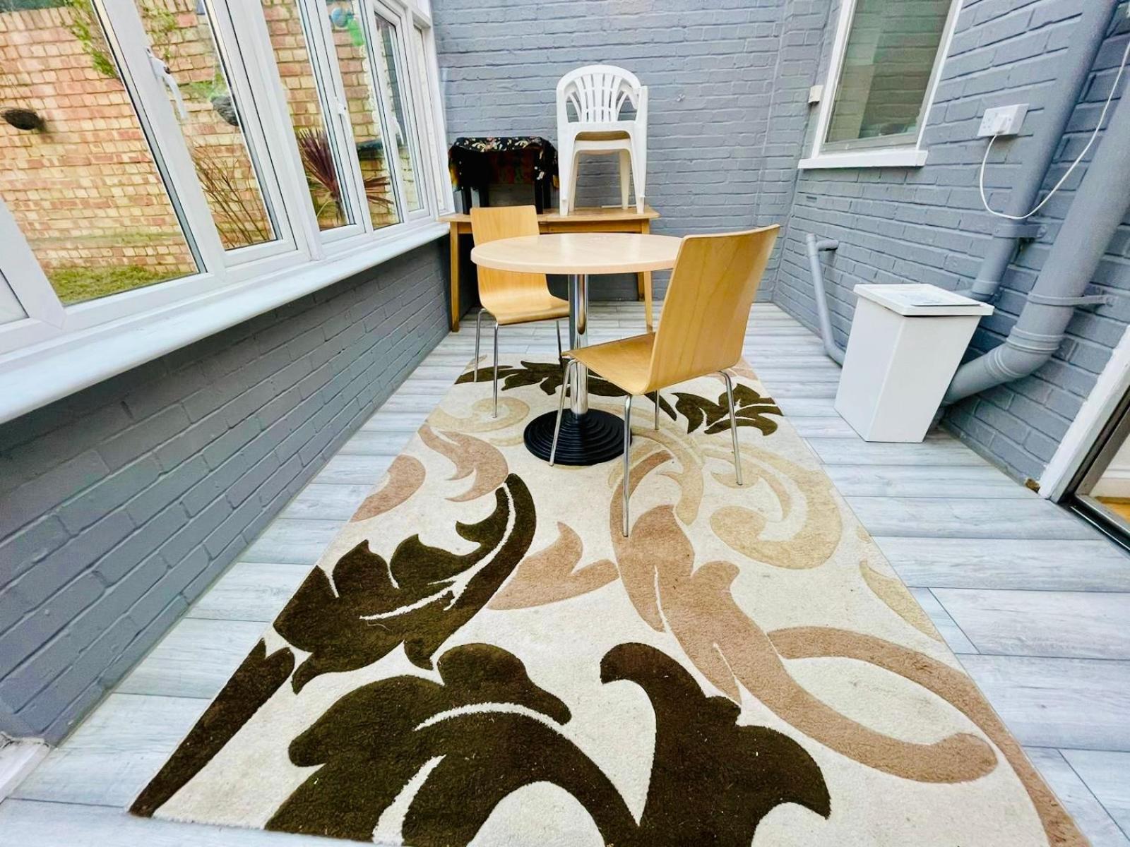 Entire Place,1 Bed room flat, ground floor, garden
